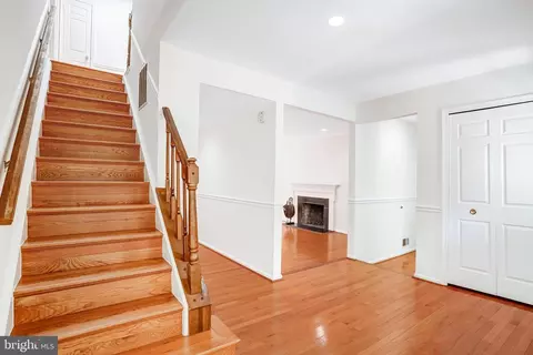 Entry Way - 124 Environs Rd, Sterling, VA 20165 photo 7 of 8