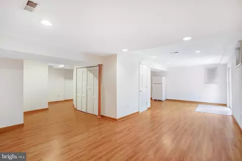 Living - 124 Environs Rd, Sterling, VA 20165 photo 10 of 11