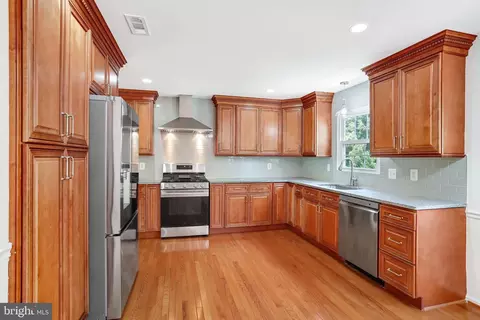 Kitchen - 124 Environs Rd, Sterling, VA 20165 photo 4 of 4
