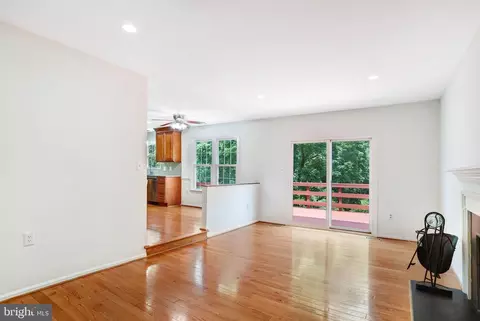 Living - 124 Environs Rd, Sterling, VA 20165 photo 4 of 11