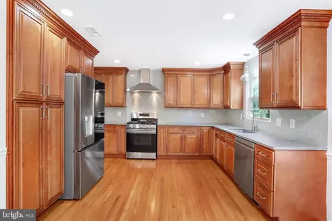 Kitchen - 124 Environs Rd, Sterling, VA 20165 photo 2 of 4