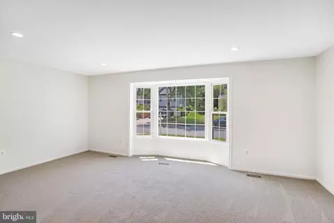 Living - 124 Environs Rd, Sterling, VA 20165 photo 8 of 11