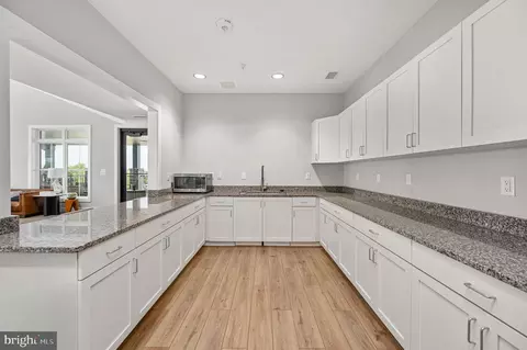 Kitchen - 20878 Murry Falls Ter, Ashburn, VA 20147 photo 3 of 3