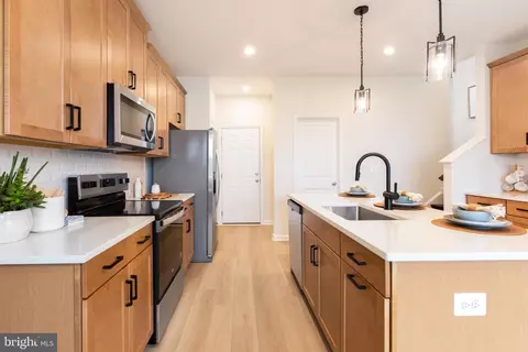 Entry Way - 20878 Murry Falls Ter, Ashburn, VA 20147 photo 3 of 6