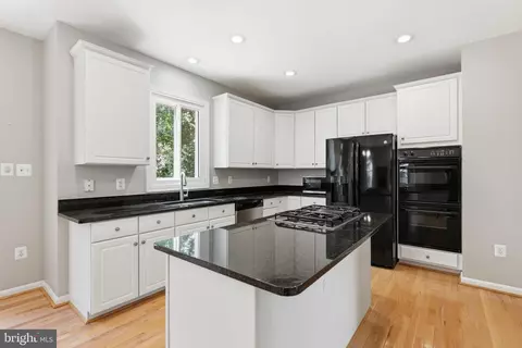 Kitchen - 21495 Tithables Cir, Broadlands, VA 20148 photo 6 of 6
