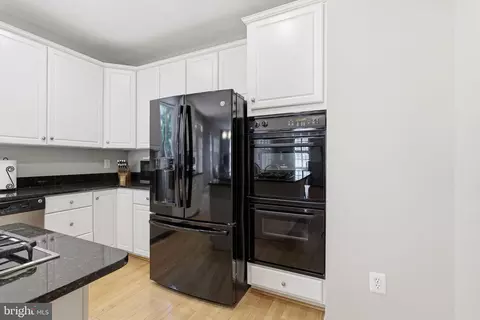Kitchen - 21495 Tithables Cir, Broadlands, VA 20148 photo 3 of 6