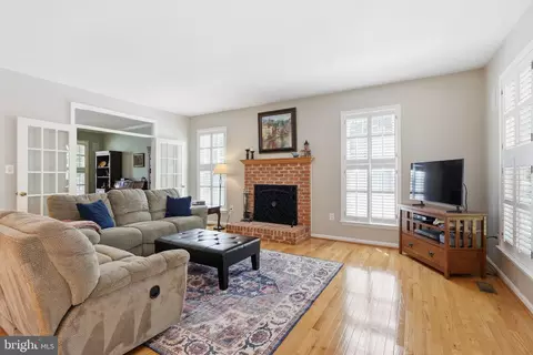 Living - 21495 Tithables Cir, Broadlands, VA 20148 photo 2 of 6