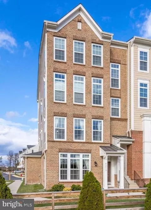 43419 Town Gate Sq, Chantilly, VA 20152