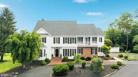 17780 Stoneleigh Dr, Round Hill, VA 20141