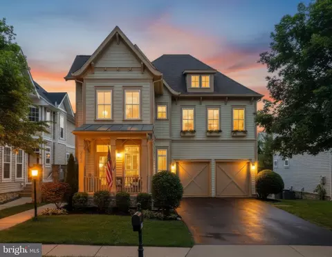 22810 Courtland Park Dr, Brambleton, VA 20148