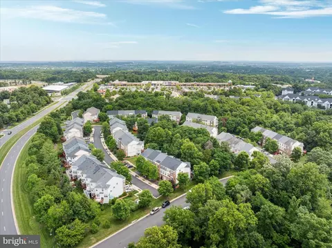 View/Area - 21436 Falling Rock Ter, Broadlands, VA 20148 photo 9 of 14