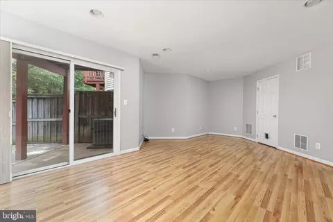 Living - 21436 Falling Rock Ter, Broadlands, VA 20148 photo 2 of 6