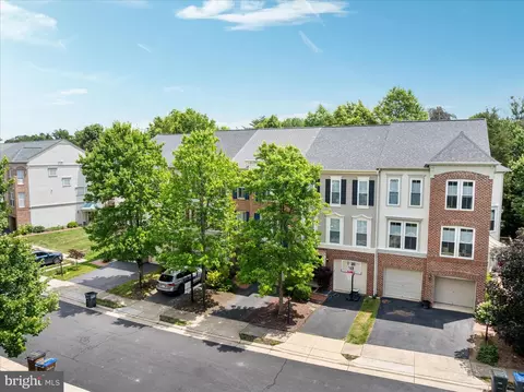 View/Area - 21436 Falling Rock Ter, Broadlands, VA 20148 photo 2 of 14