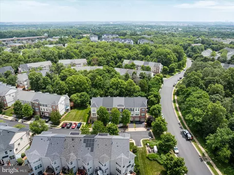 View/Area - 21436 Falling Rock Ter, Broadlands, VA 20148 photo 4 of 14