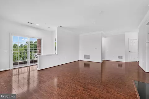 Living - 20580 Hope Spring Ter #204, Ashburn, VA 20147 photo 5 of 7