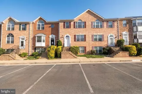 21060 Gladstone Dr, Sterling, VA 20164