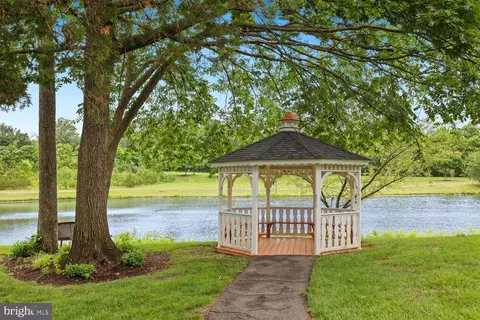 25320 Lake Mist Sq #201, Chantilly, VA 20152