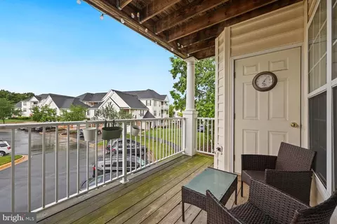 25320 Lake Mist Sq #201, Chantilly, VA 20152