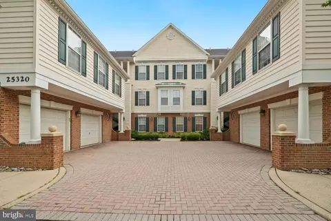 25320 Lake Mist Sq #201, Chantilly, VA 20152