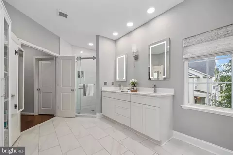 Bath - 42719 Explorer Dr, Brambleton, VA 20148 photo 4 of 5