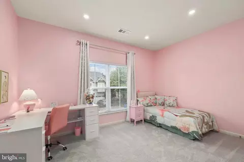 Bedroom - 42719 Explorer Dr, Brambleton, VA 20148 photo 6 of 6