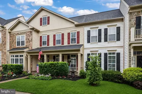 Exterior - 42719 Explorer Dr, Brambleton, VA 20148 photo 6 of 9