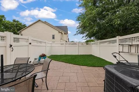 Exterior - 42719 Explorer Dr, Brambleton, VA 20148 photo 8 of 9