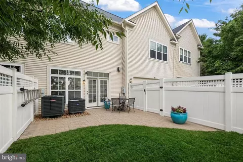 Exterior - 42719 Explorer Dr, Brambleton, VA 20148 photo 9 of 9