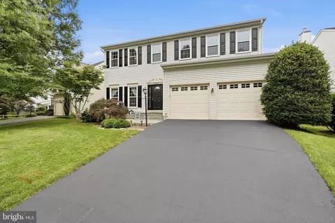 Exterior - 20363 Flushing Meadows Ct, Ashburn, VA 20147 photo 3 of 9