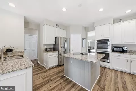 Entry Way - 20363 Flushing Meadows Ct, Ashburn, VA 20147 photo 1 of 8