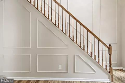 Entry Way - 20363 Flushing Meadows Ct, Ashburn, VA 20147 photo 4 of 8