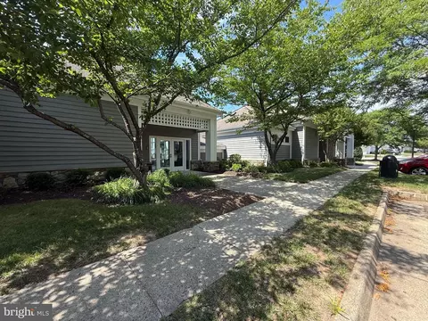 Exterior - 20363 Flushing Meadows Ct, Ashburn, VA 20147 photo 8 of 9