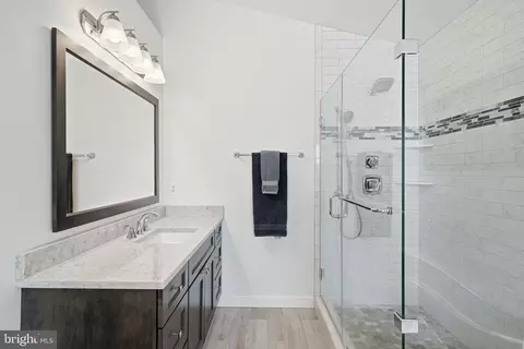 Bath - 20363 Flushing Meadows Ct, Ashburn, VA 20147 photo 4 of 6