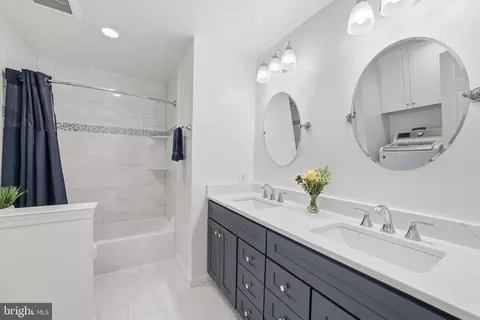 Bath - 20363 Flushing Meadows Ct, Ashburn, VA 20147 photo 5 of 6