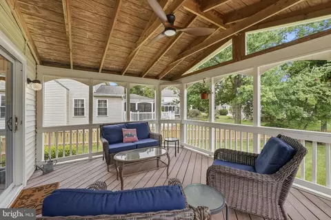 Exterior - 20363 Flushing Meadows Ct, Ashburn, VA 20147 photo 6 of 9