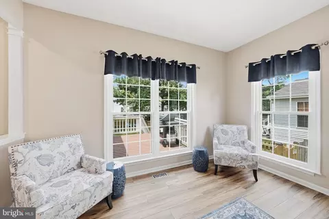 Entry Way - 20363 Flushing Meadows Ct, Ashburn, VA 20147 photo 7 of 8