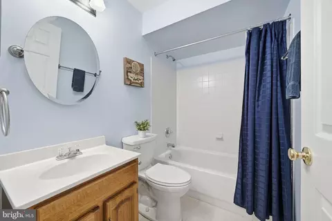 Bath - 20363 Flushing Meadows Ct, Ashburn, VA 20147 photo 6 of 6