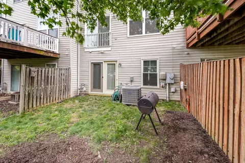 Exterior - 43533 Laidlow St, Chantilly, VA 20152 photo 2 of 3
