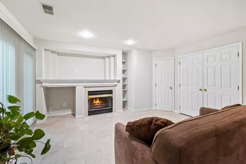 Living - 43533 Laidlow St, Chantilly, VA 20152 photo 2 of 6
