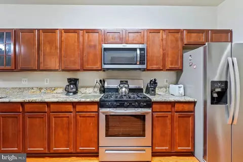 Kitchen - 43533 Laidlow St, Chantilly, VA 20152 photo 2 of 3