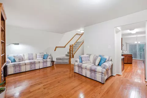 Living - 43533 Laidlow St, Chantilly, VA 20152 photo 5 of 6