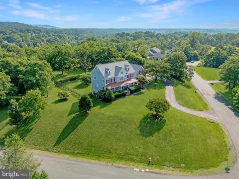 35054 Mcknight Ct, Round Hill, VA 20141