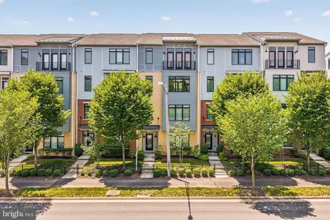 1210 Ribbon Limestone Ter SE, Leesburg, VA 20175