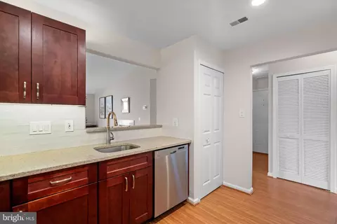 Kitchen - 20604 Cornstalk Ter #301, Ashburn, VA 20147 photo 4 of 5