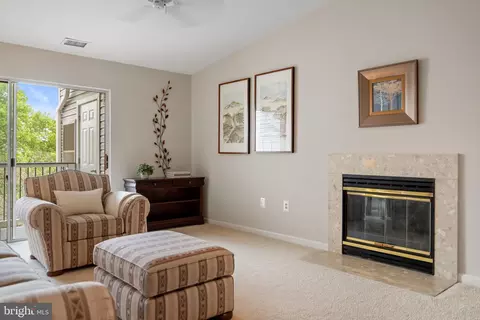 Living - 20604 Cornstalk Ter #301, Ashburn, VA 20147 photo 3 of 3