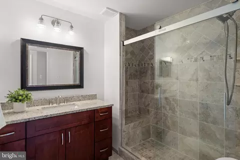 Bath - 20604 Cornstalk Ter #301, Ashburn, VA 20147 photo 1 of 2