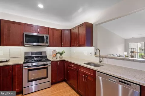 Kitchen - 20604 Cornstalk Ter #301, Ashburn, VA 20147 photo 2 of 5