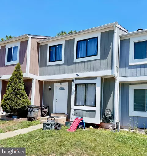 30 Sugarland Square Ct, Sterling, VA 20164