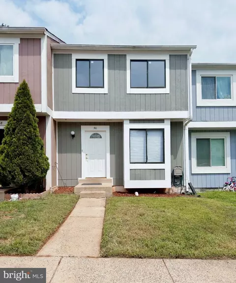 30 Sugarland Square Ct, Sterling, VA 20164