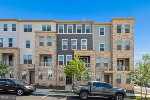 42587 Pitlochry Ter, Sterling, VA 20166